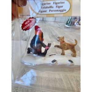 Lemax gathering firewood dog people accessory village new